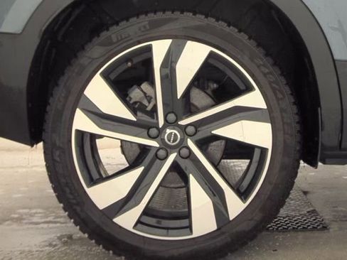 Used 2023 Volvo XC40 B5 Plus w/ Climate Package AWD/4WD image 18