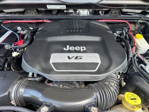 Used 2014 Jeep Wrangler Unlimited Sport w/ Quick Order Package 24S AWD/4WD image 18
