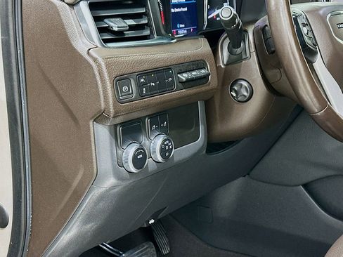 Used 2021 GMC Yukon Denali w/ LPO, Illumination Package RWD image 10