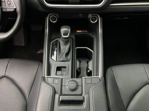 Used 2025 Toyota Grand Highlander FWD image 16