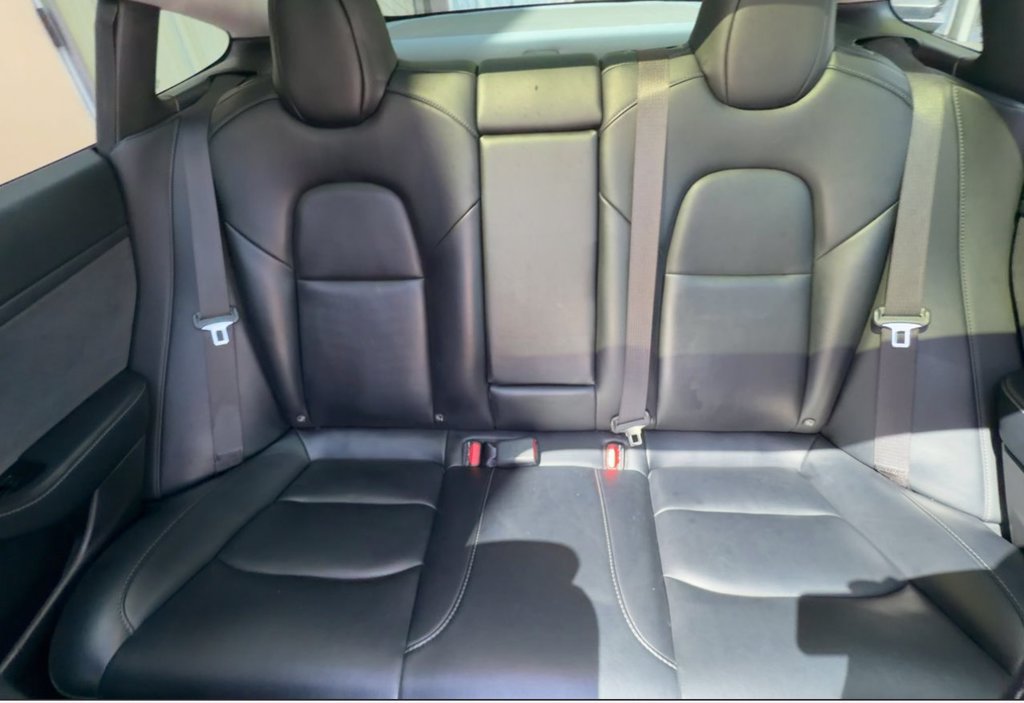 Used 2020 Tesla Model 3 Standard Range RWD image 4