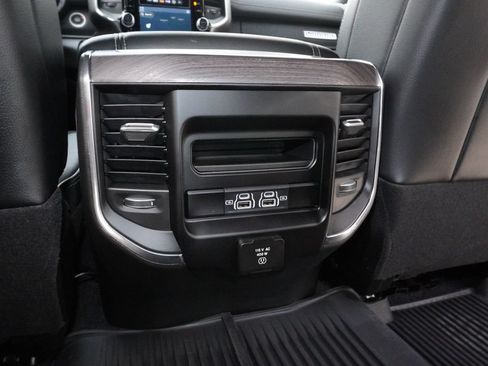 Used 2025 RAM 2500 Laramie w/ Sport Appearance Package AWD/4WD image 32