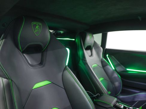 Used 2021 Lamborghini Huracan EVO RWD image 34