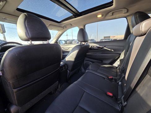 Used 2018 Nissan Rogue SL w/ Premium Package image 29