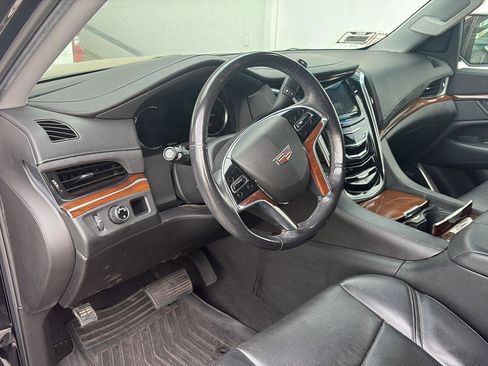 Used 2018 Cadillac Escalade 2WD image 10