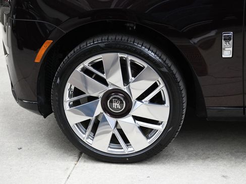 Used 2025 Rolls-Royce Cullinan image 28