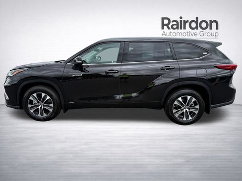 Used 2021 Toyota Highlander XLE AWD/4WD image 4