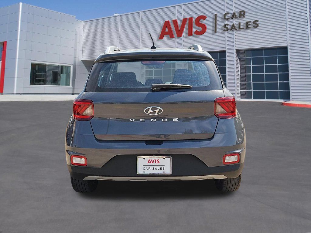 Used 2025 Hyundai Venue SEL FWD image 7