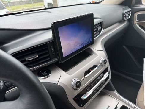 Used 2024 Ford Explorer XLT w/ Equipment Group 202A image 18