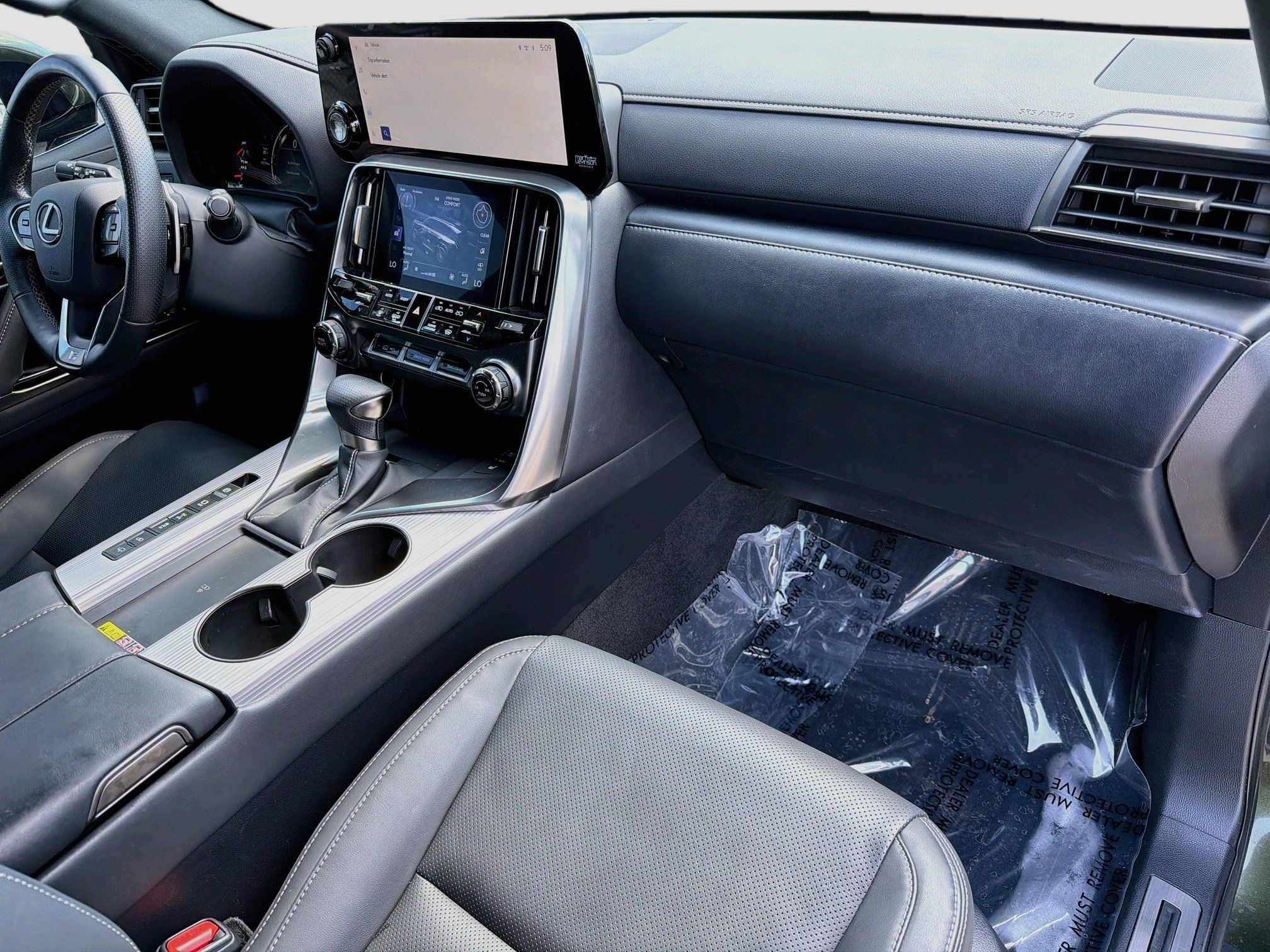 Used 2023 Lexus LX 600 F Sport w/ Accessory Package (Z1) AWD/4WD image 15