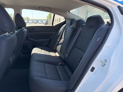 Used 2025 Nissan Altima 2.5 SV FWD image 10