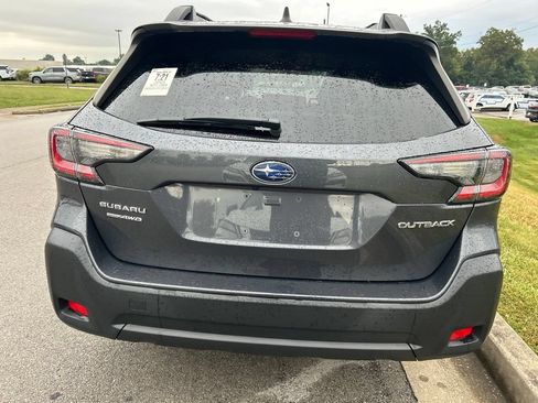 Used 2023 Subaru Outback Premium AWD/4WD image 4