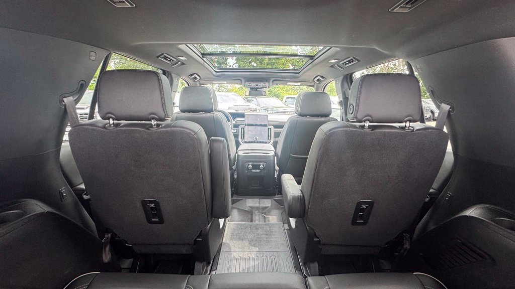 Used 2025 GMC Yukon Elevation w/ LPO, Get Active Package AWD/4WD image 8