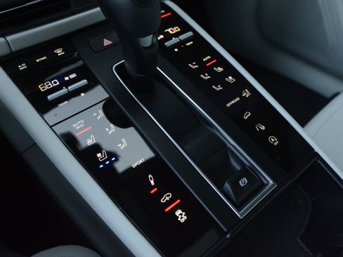 Certified 2026 Porsche Macan AWD/4WD image 24