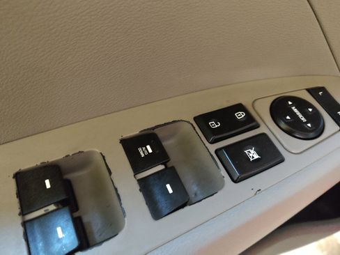 Used 2017 Hyundai Elantra SE w/ Cargo Package image 27