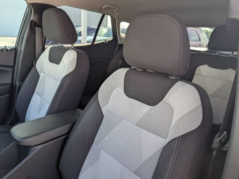 Used 2024 Chevrolet Trax LS w/ LS Convenience Package FWD image 10