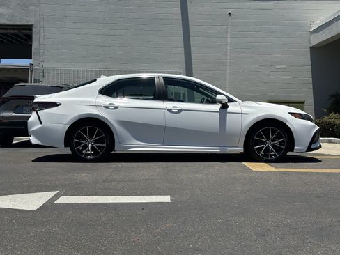 Used 2024 Toyota Camry SE FWD image 6