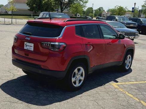 Used 2024 Jeep Compass Latitude AWD/4WD image 8
