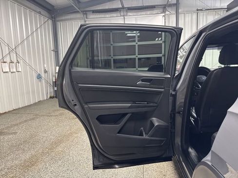 Used 2020 Volkswagen Atlas Cross Sport SE image 16