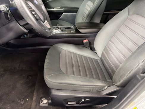 Used 2020 Ford Fusion SE FWD image 12