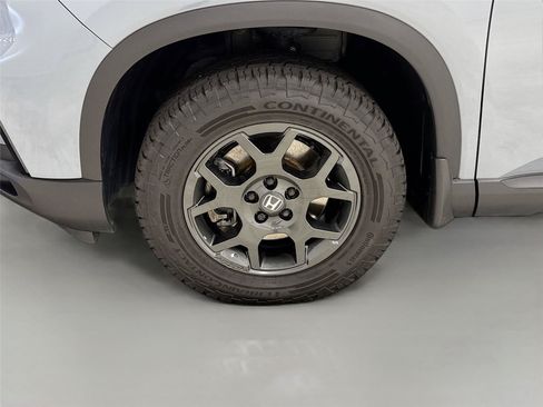 Used 2025 Honda Pilot TrailSport image 31