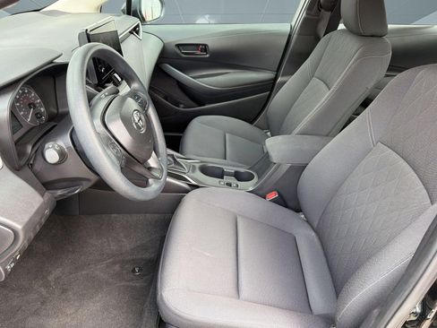 Used 2025 Toyota Corolla LE FWD image 5