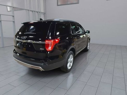 Used 2016 Ford Explorer XLT w/ Equipment Group 202A AWD/4WD image 8