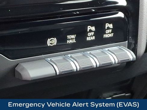 Used 2026 RAM 2500 Laramie AWD/4WD image 17