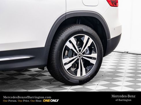 New 2025 Mercedes-Benz GLB 250 4MATIC image 32