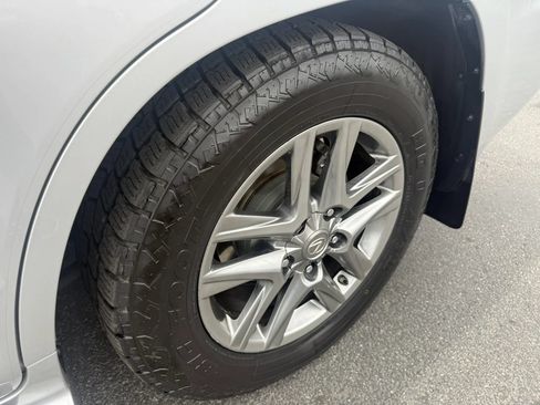 Used 2014 Lexus LX 570 4WD w/ Luxury Package image 39