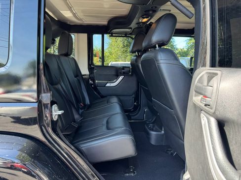Used 2015 Jeep Wrangler Unlimited Sahara w/ Connectivity Group AWD/4WD image 26