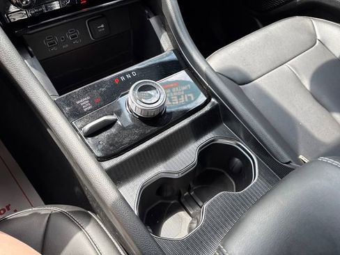 Used 2025 Jeep Grand Cherokee L Limited w/ Black Appearance Package AWD/4WD image 19