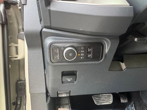 Used 2025 Ford Bronco Outer Banks image 16