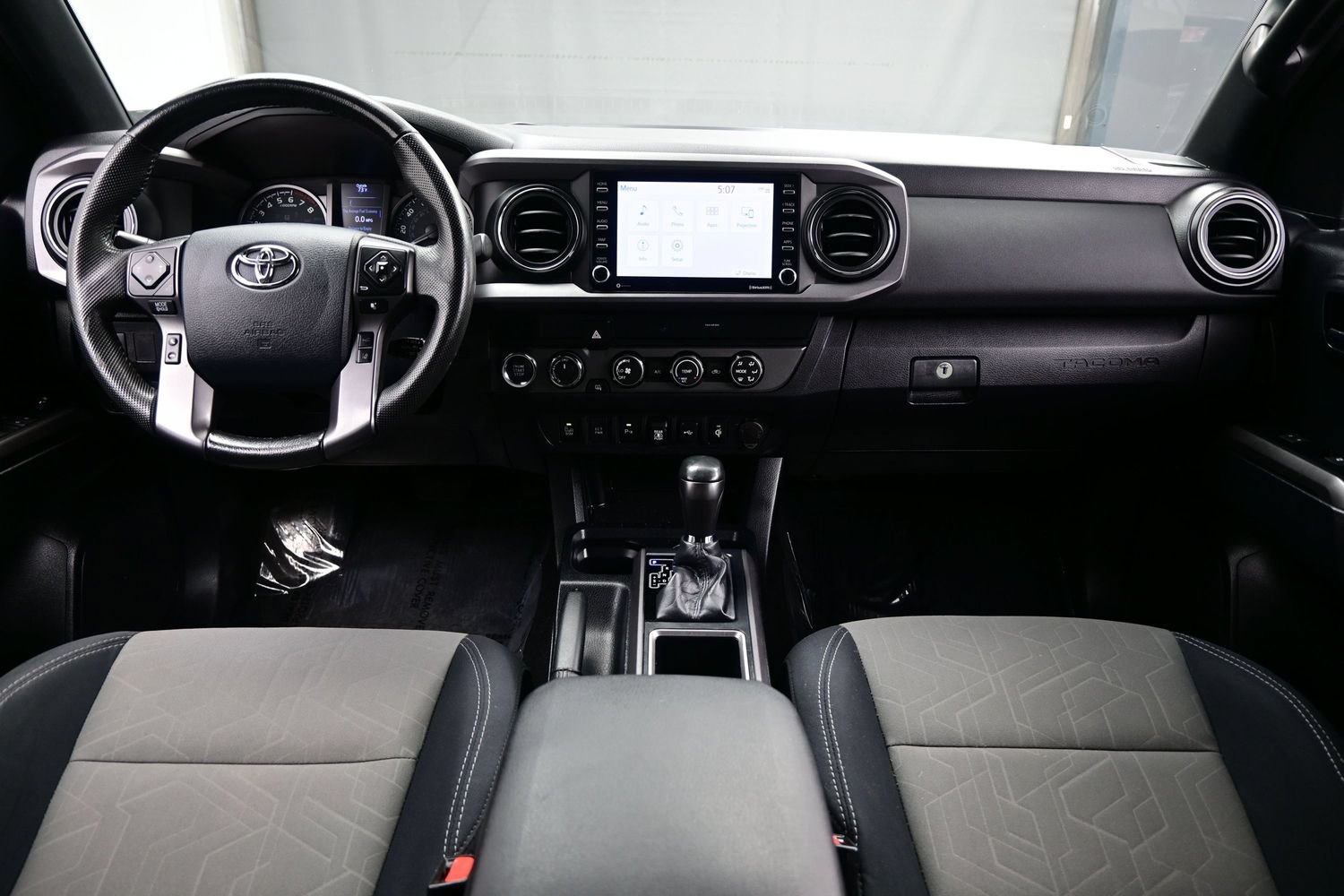 Used 2020 Toyota Tacoma TRD Off-Road w/ Technology Package AWD/4WD image 17