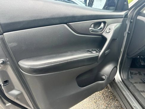 Used 2015 Nissan Rogue SV w/ SV Premium Package FWD image 15