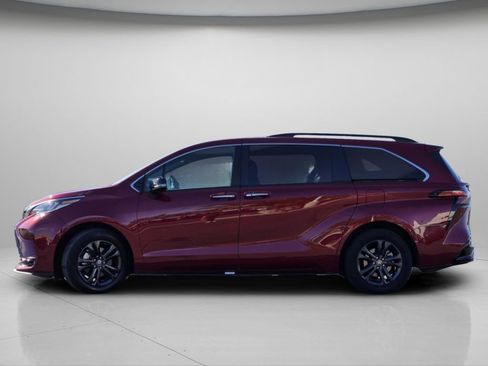 Used 2024 Toyota Sienna XSE w/ XSE Premium Package AWD/4WD image 20