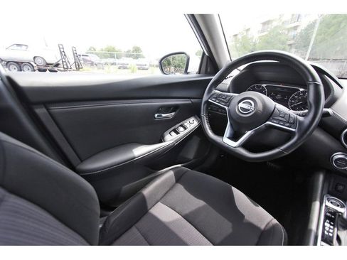 Used 2025 Nissan Sentra SV w/ All-Weather Package FWD image 9