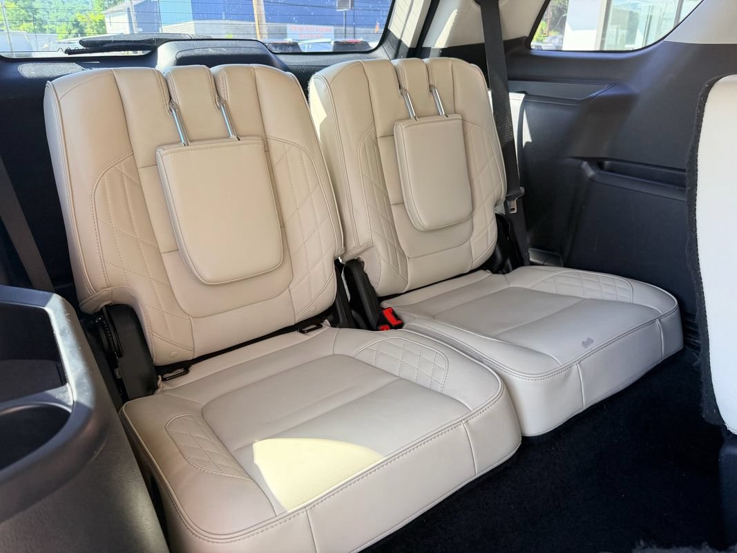 Used 2017 Ford Explorer Platinum AWD/4WD image 16