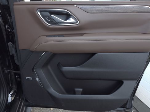 Used 2024 Chevrolet Suburban High Country w/ Advanced Technology Package image 47