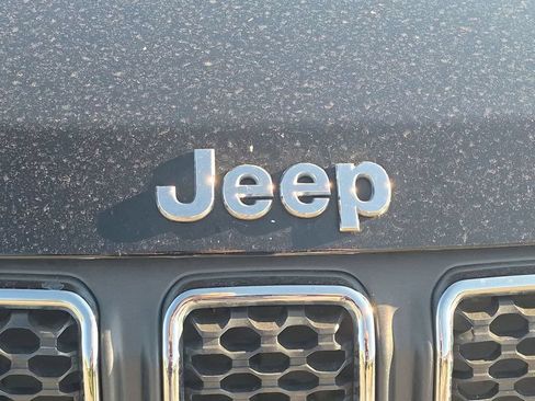 Used 2024 Jeep Compass Latitude AWD/4WD image 10