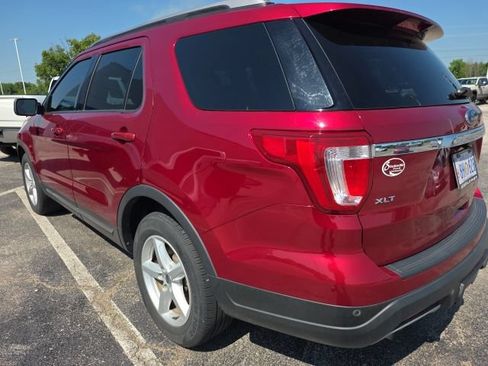 Used 2019 Ford Explorer XLT FWD image 5