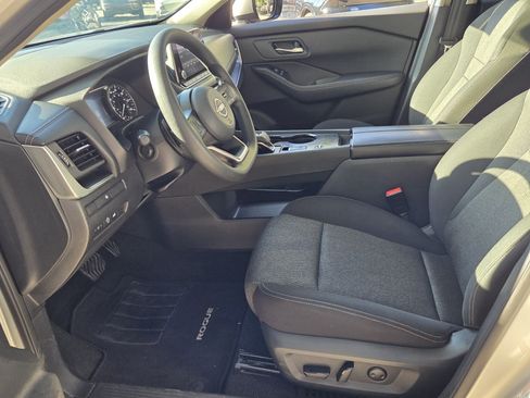 Used 2024 Nissan Rogue SV FWD image 12