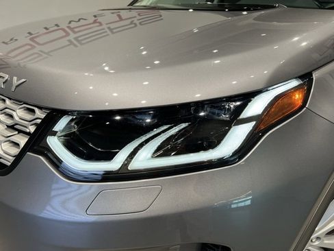 Used 2023 Land Rover Discovery Sport SE image 11