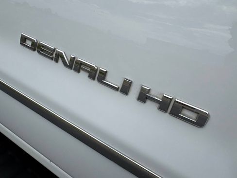 Used 2015 GMC Sierra 2500 Denali w/ Duramax Plus Package AWD/4WD image 9