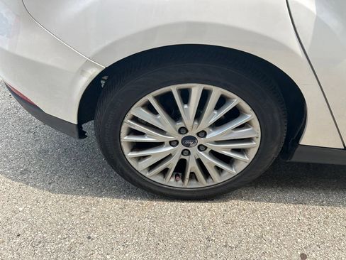 Used 2015 Ford Focus Titanium FWD image 15