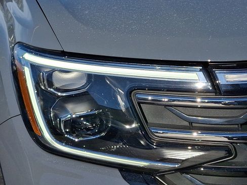 Certified 2025 Volkswagen Atlas Peak Edition SE image 9