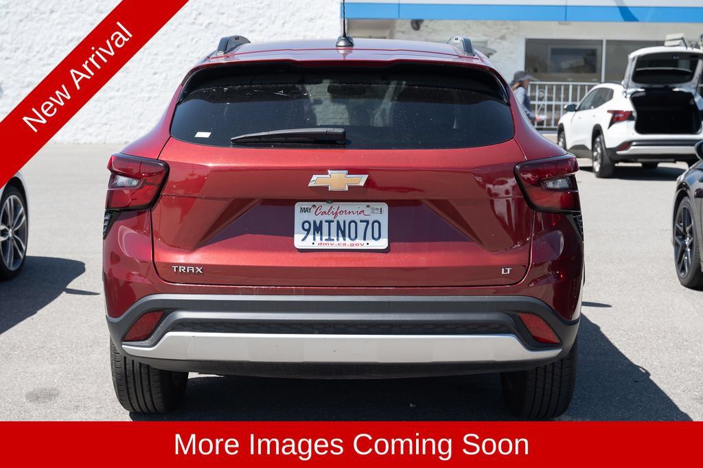 Used 2024 Chevrolet Trax LT FWD image 4
