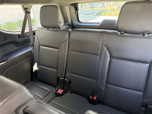 Used 2024 Chevrolet Suburban LT image 33
