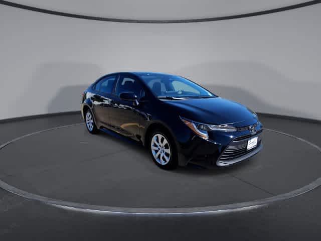 Used 2025 Toyota Corolla LE FWD image 2