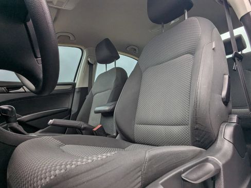 Used 2014 Volkswagen Passat 2.5 S FWD image 18